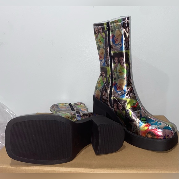 Steve Madden Klayton Comic Print Boots - Picture 7 of 7
